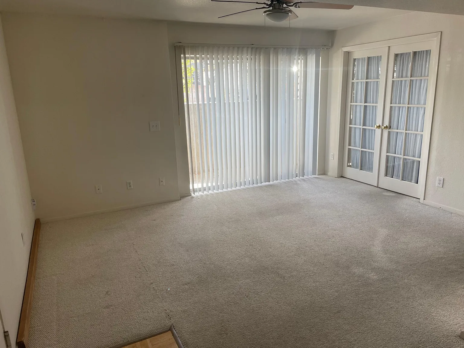 3 bed, 1054 sqft, $2,100 — Photo 2