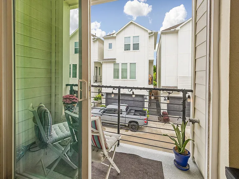 803 Sienna Palm Ln — Photo 8