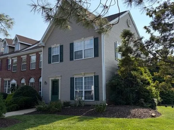 1962 Pine Ct, Hellertown, PA 18055