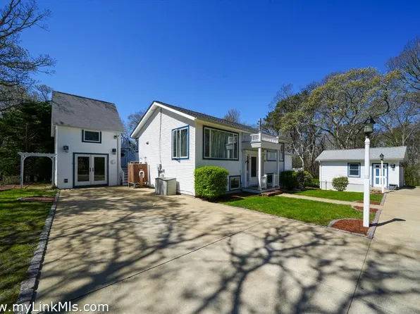60 Prospect Ave, Oak Bluffs, MA 02557