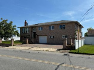 786 S Wellwood Ave, Lindenhurst, NY 11757