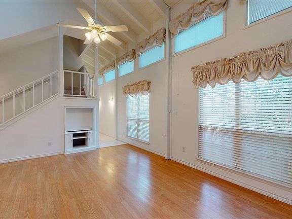 5th image of 9 Oakbrook Dr