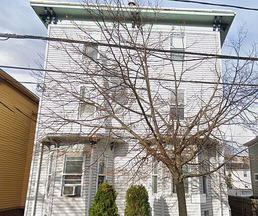 3rd image of 170 Windsor St #1
