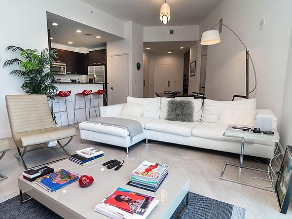 5th image of 3030 NE 188th St #Townhouse 2