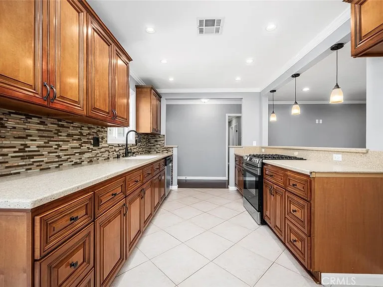 5818 Woodruff Ave — Photo 9
