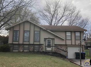 2947 SW Gainsboro Rd, Topeka, KS 66614