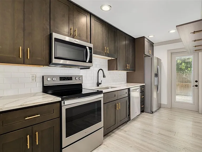 535 32nd Ave N #5 — Photo 9
