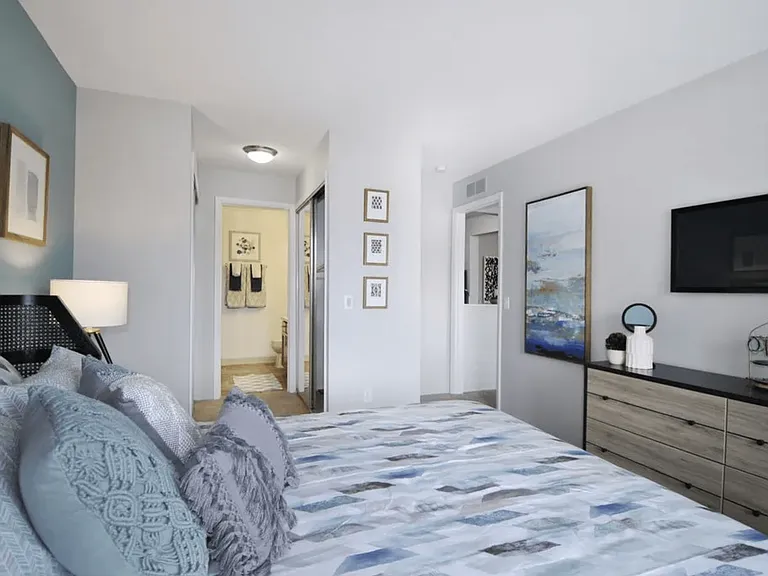 The Emerson Apartments — Photo 10