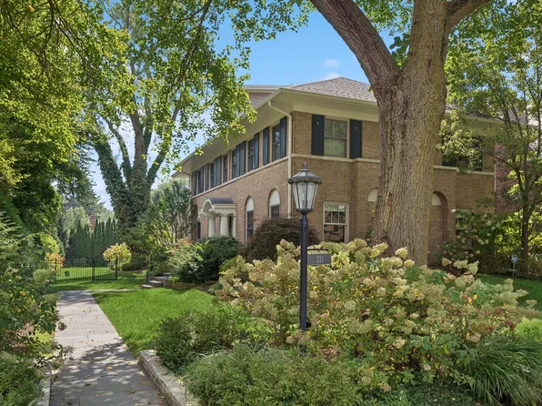 221 Greenleaf Ave, Wilmette, IL 60091
