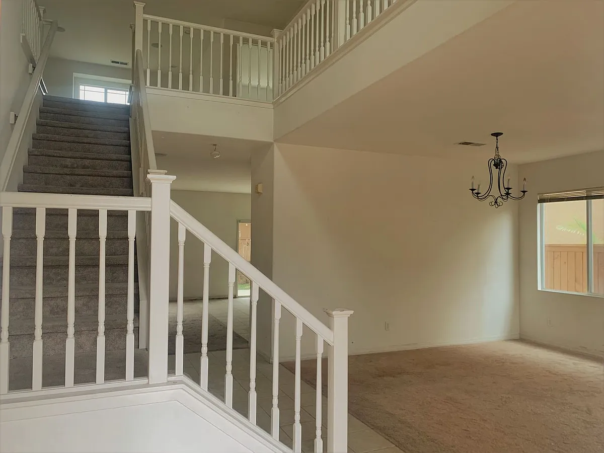 Building Photo - 4321 Saddlehorn Way