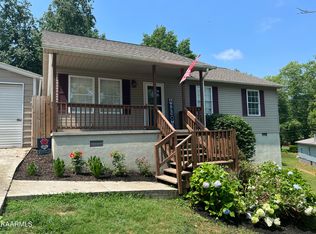 906 Melton Hill Cir, Clinton, TN 37716