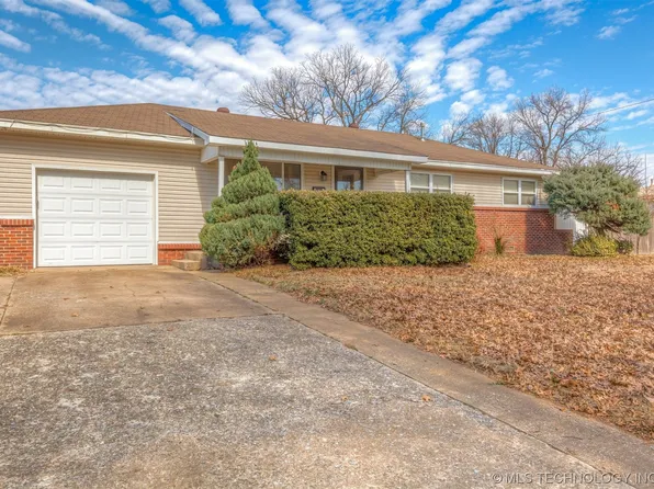 317 SE 12th St, Pryor, OK 74361