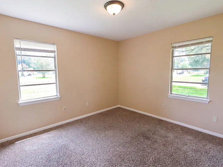 4600 Voss Dr — Photo 9