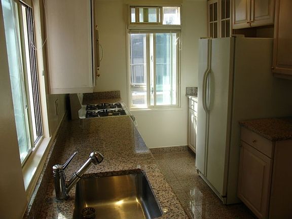 3rd image of 60 W 57th St Ph B