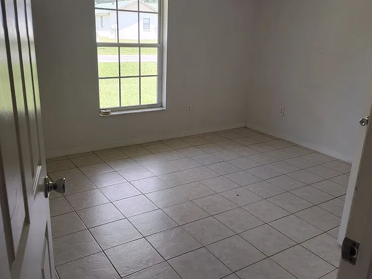 4540 SW 36th Ln — Photo 6