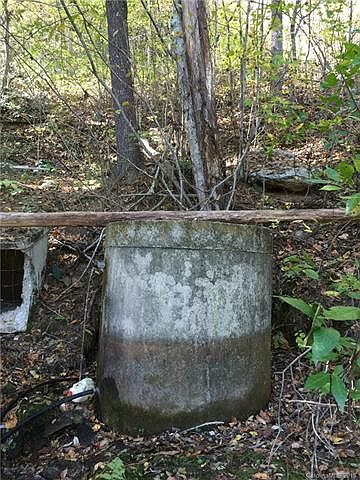 2nd image of 401 Haw Branch Rd