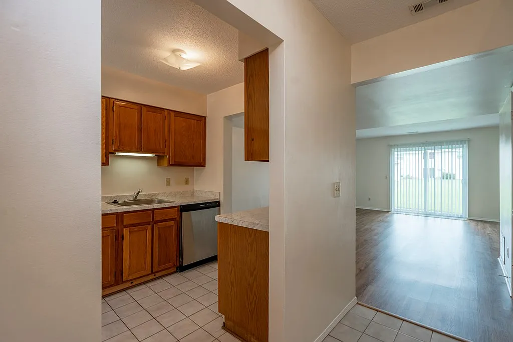 2 bed, 1.5 bath, 1088 sqft, $1,150 — Photo 4