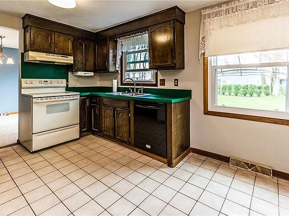 5th image of 317 Helfer Ln