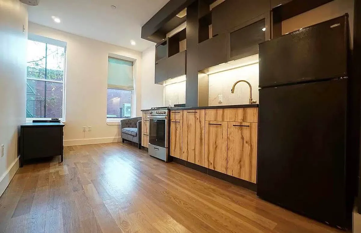 Building Photo - 1052 Dean St #4F