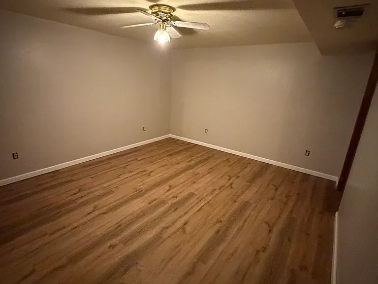 313 Pearl Dr — Photo 17
