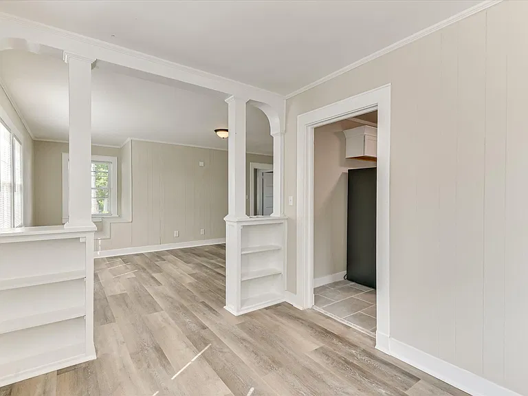 327 Meridian Ave — Photo 9