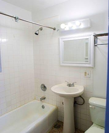 3rd image of 1922 W Pratt Blvd #B1