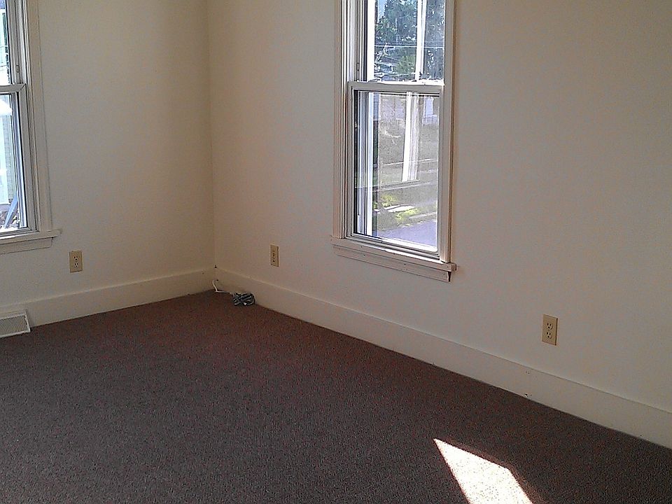 2nd image of 217 New St