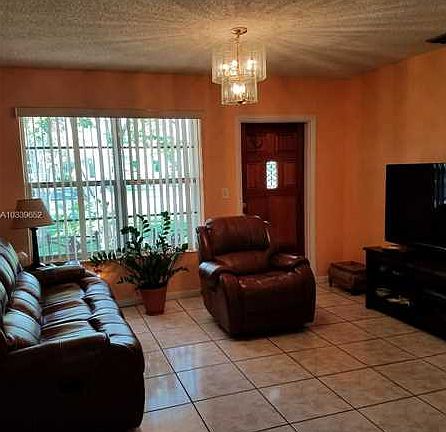 4th image of 6610 NW 41st St