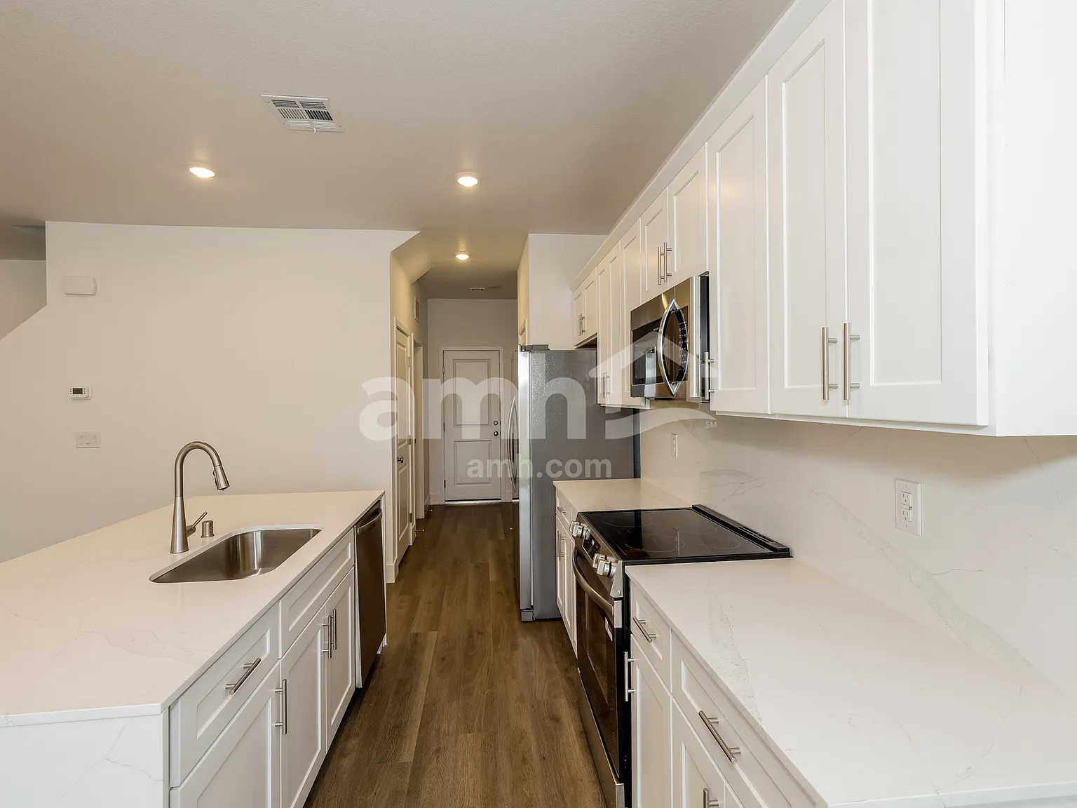 5 bed, 3.5 bath, 2092 sqft, $2,625 — Photo 3