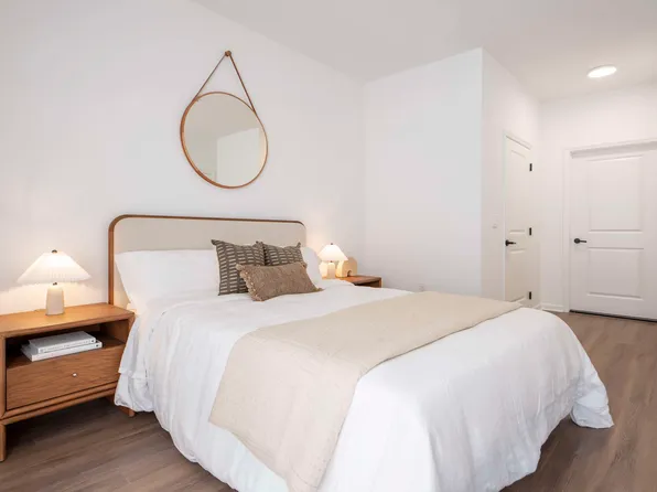 55 Riverwalk Place image 6 of 37