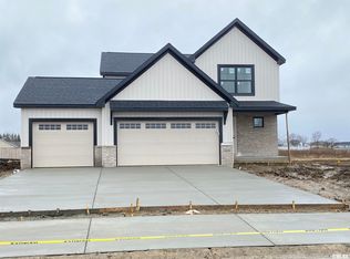424 Hawks Nest Dr, Chatham, IL 62629