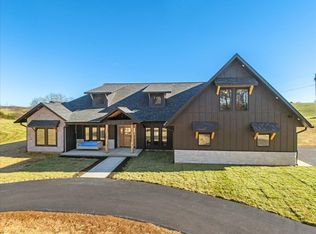 7194 Gate 10 Rd, Fairlawn, VA 24141