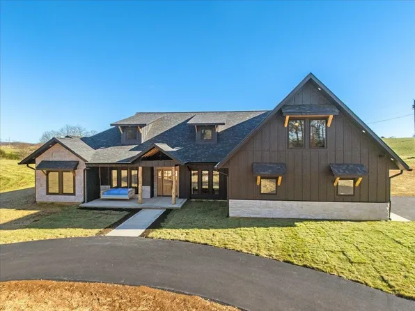 7194 Gate 10 Rd, Fairlawn, VA 24141