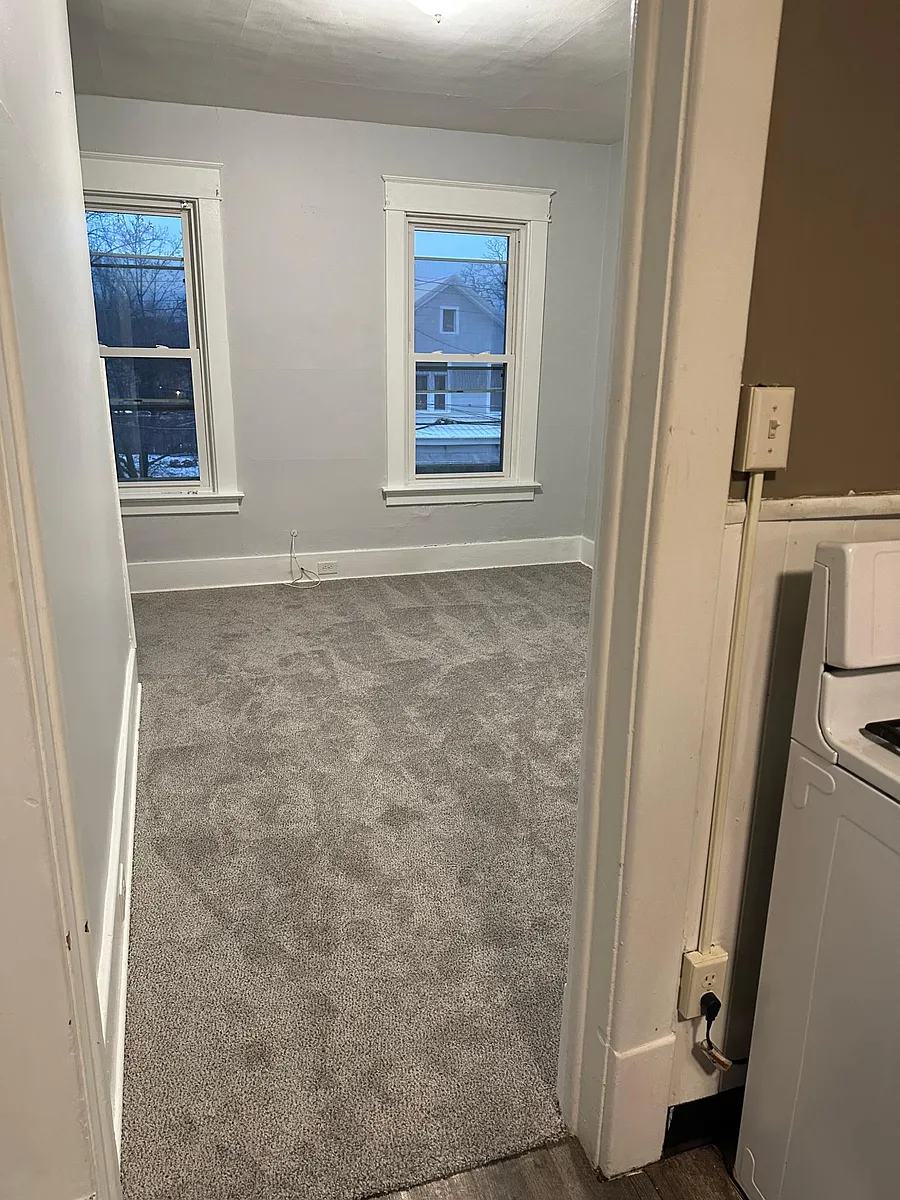 Building Photo - 543 E 13th St #2