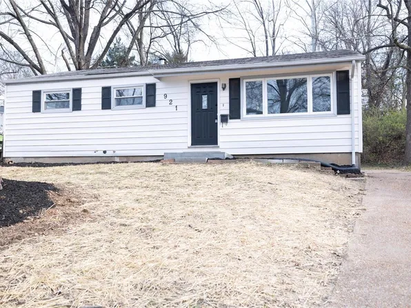 921 Clearfield Dr, Saint Louis, MO 63135