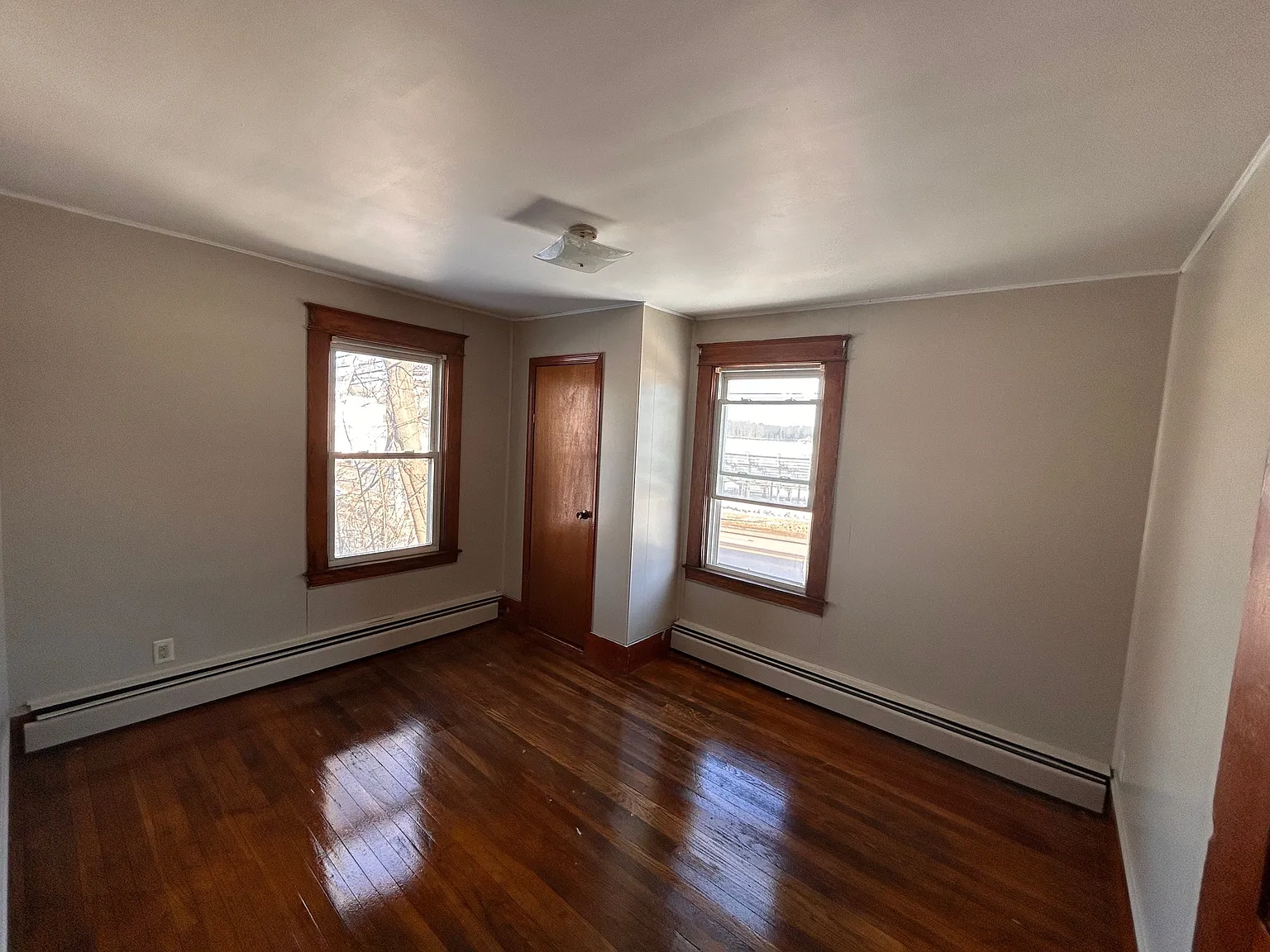 2 bed, 900 sqft, $1,300 — Photo 3