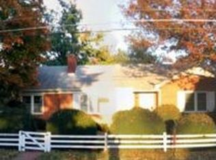 520 Hillcrest Dr, Staunton, VA 24401