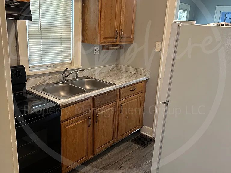 2404 E 67th Ter — Photo 9