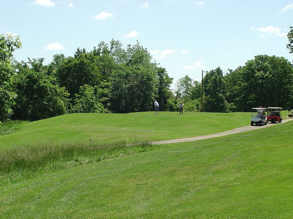 2nd image of 13 Eleanor Ln
