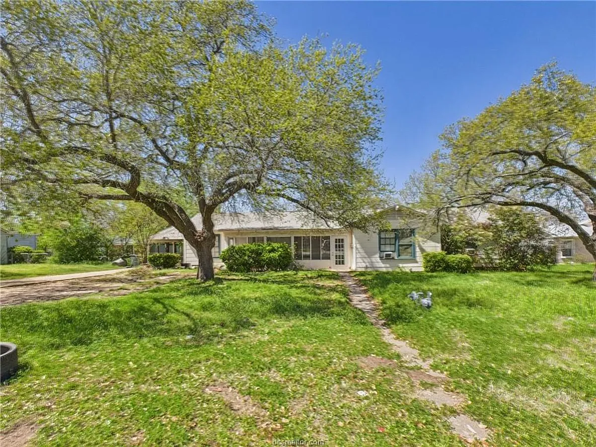 Building Photo - 722 Garden Acres Blvd