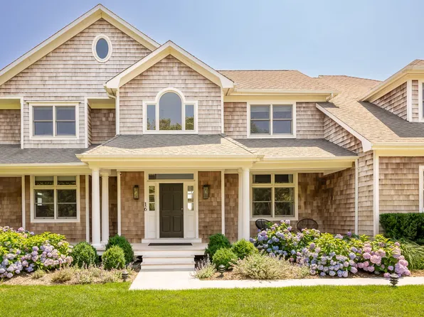 16 Diamon Ct, Southampton, NY 11968