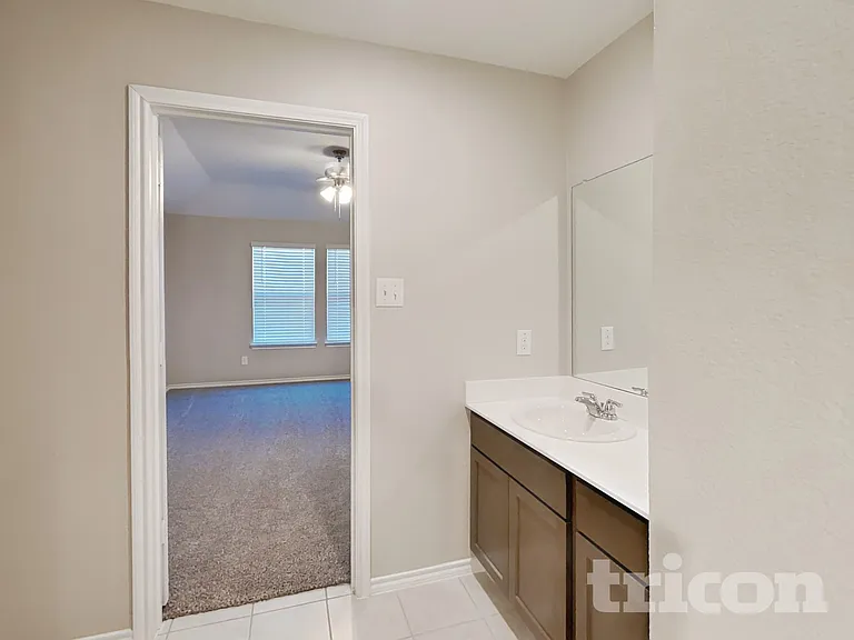 3323 Hawkins Dr — Photo 8
