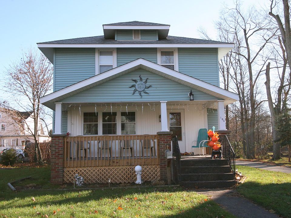 1st image of 104 W Congress St