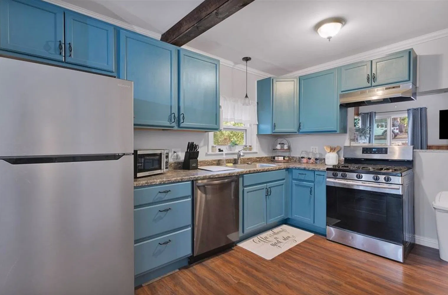 3 bed, 1250 sqft, $2,735 — Photo 4