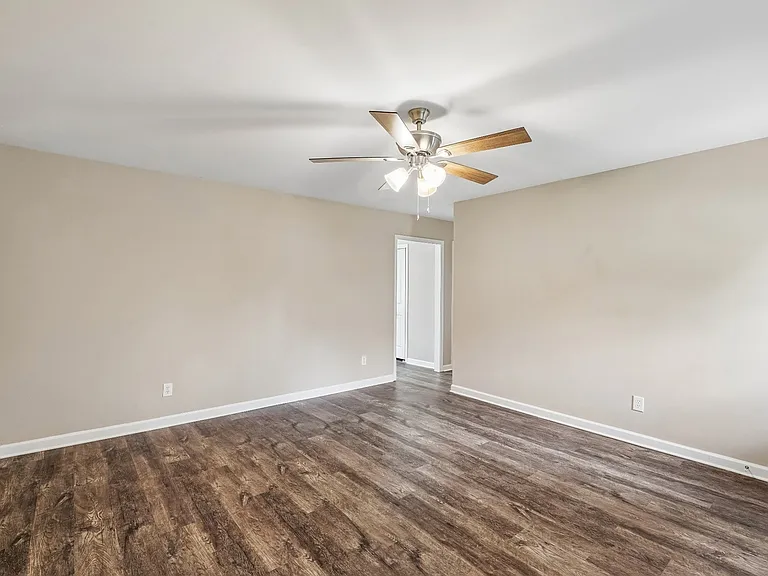 927 Oak Vale — Photo 4