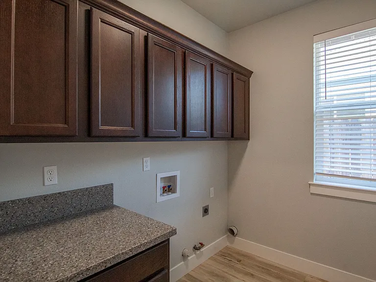 6053 Fallworth Dr — Photo 18