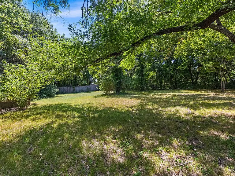 2445 W Mount Comfort Rd — Photo 23