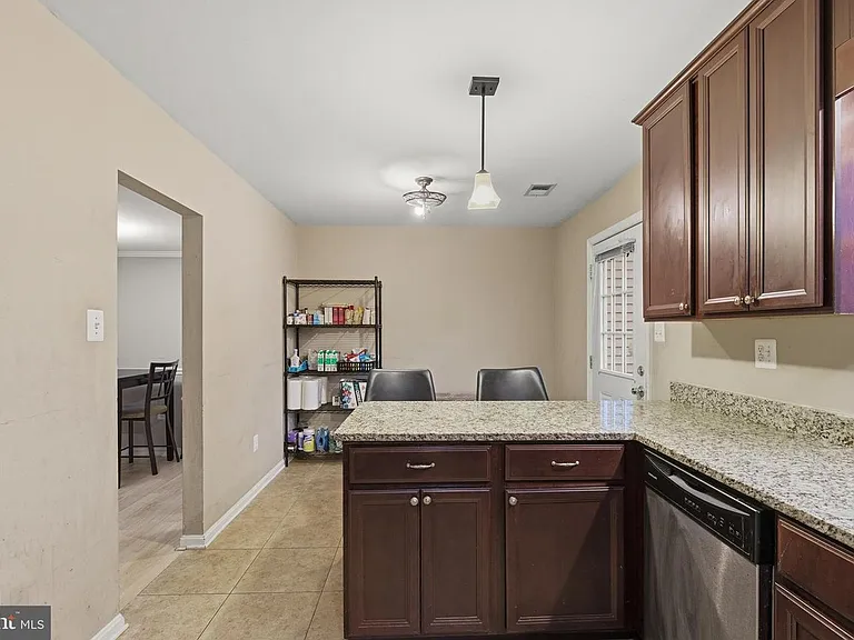4044 Bluebird Dr — Photo 4