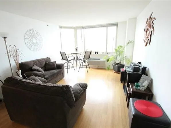 20 2nd Street 1105 image 3 of 11