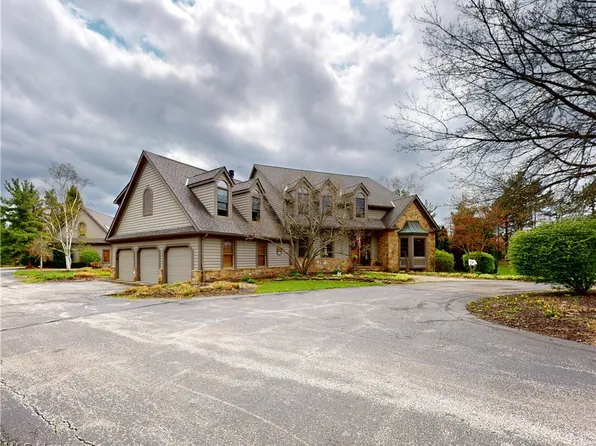11205 Hampton Ridge Dr, Chardon, OH 44024